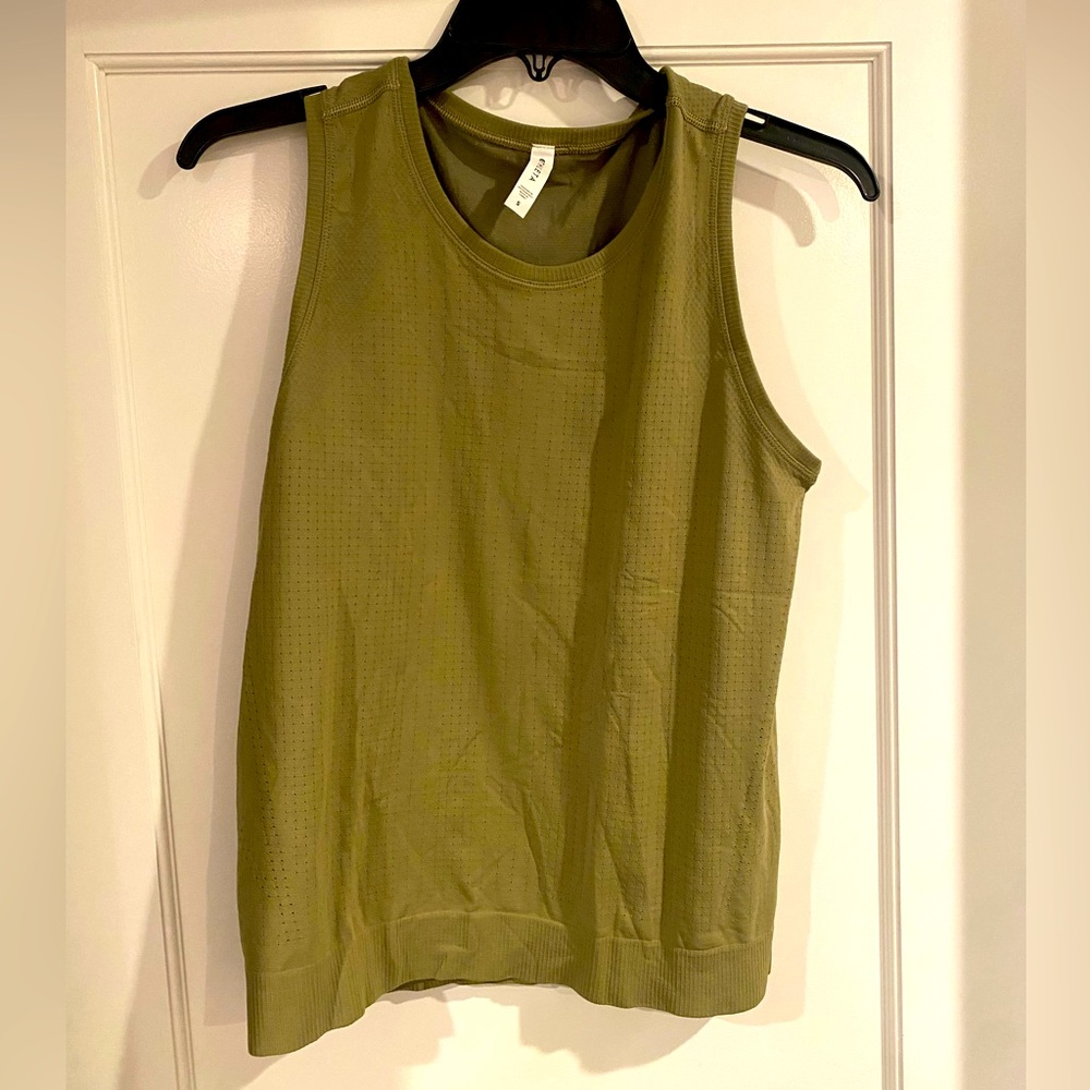 Athleta women’s workout top
